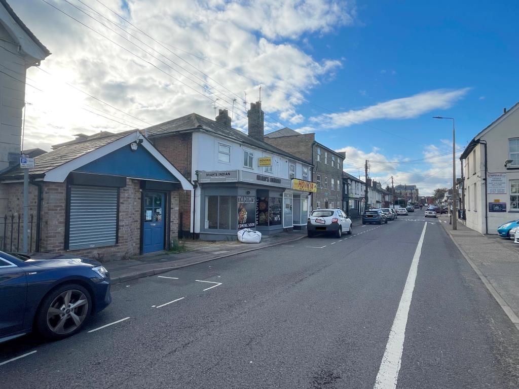 Lot: 100 - SELF-CONTAINED LOCK-UP SHOP - Street view looking along Manor Street to town centre